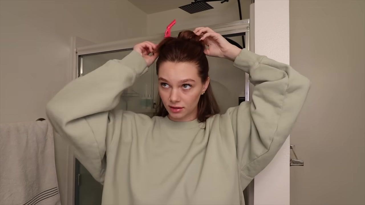 Kayli Boyle demonstrating clip up the top and prepare the first layer