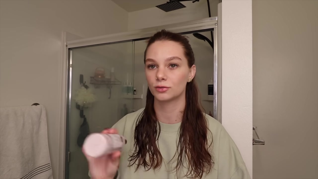 Kayli Boyle demonstrating clip up the top and prepare the first layer