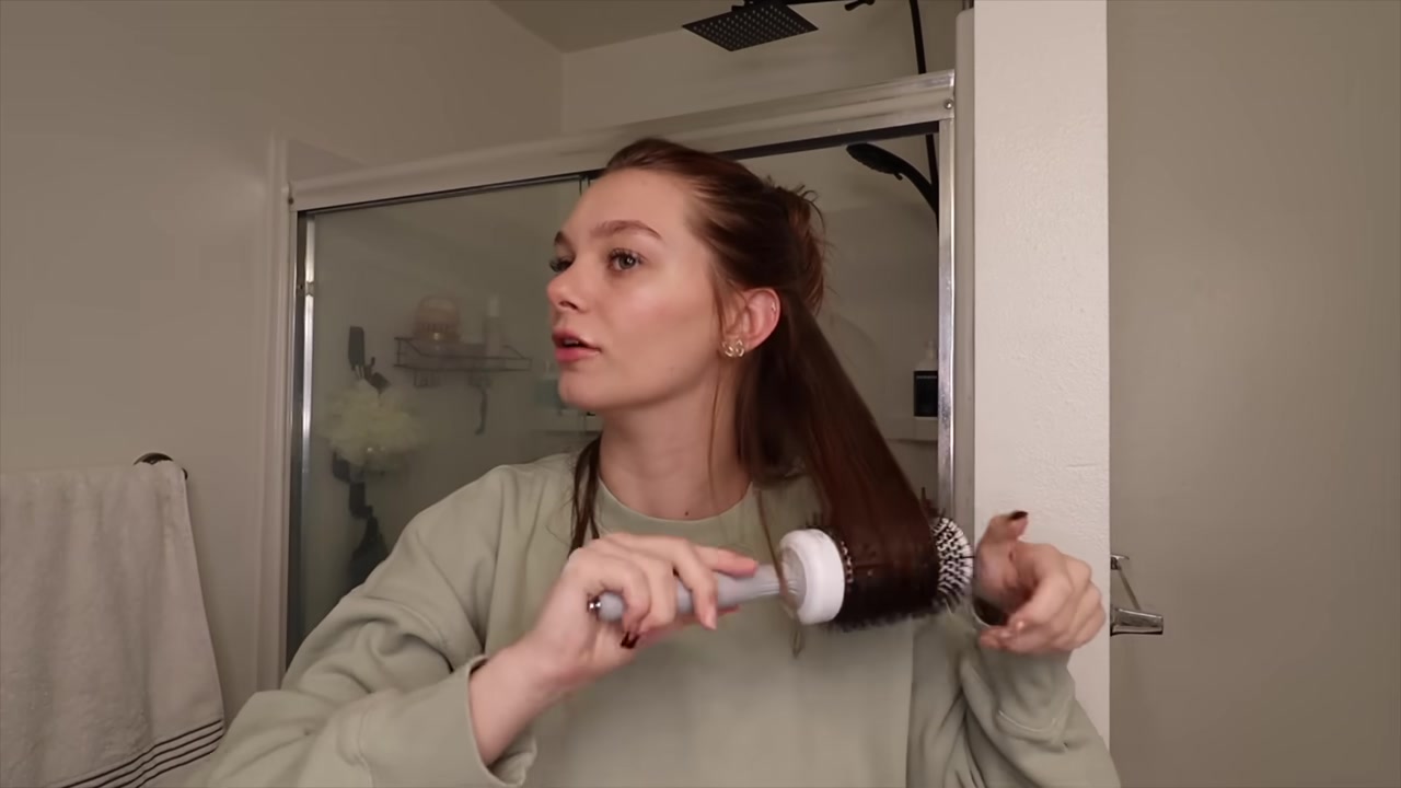 Kayli Boyle demonstrating curve the ends and put in a roller