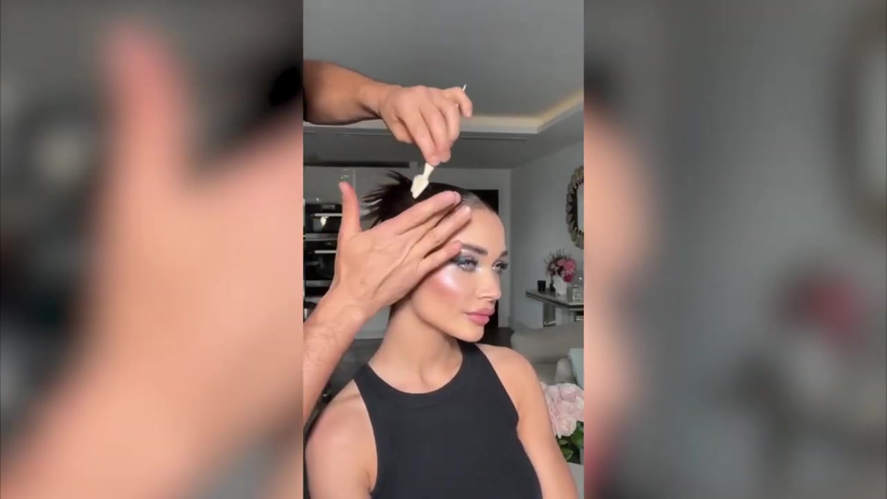 Chris Appleton demonstrating finish the ends and hairline