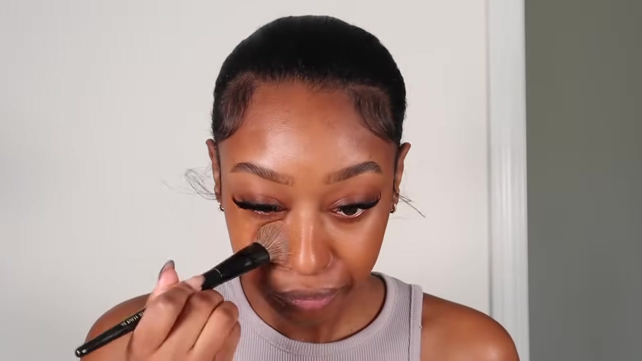 Fatima Bah demonstrating blend a few drops of foundation