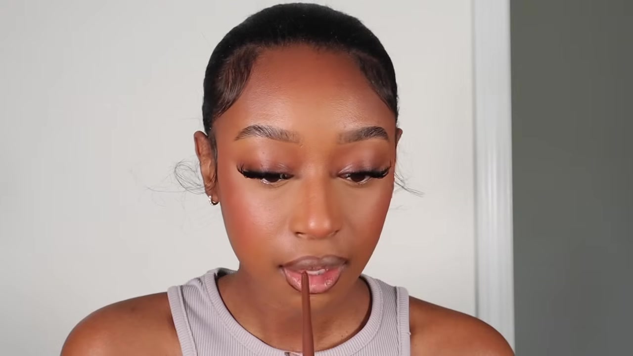 Fatima Bah demonstrating line the lips and add gloss