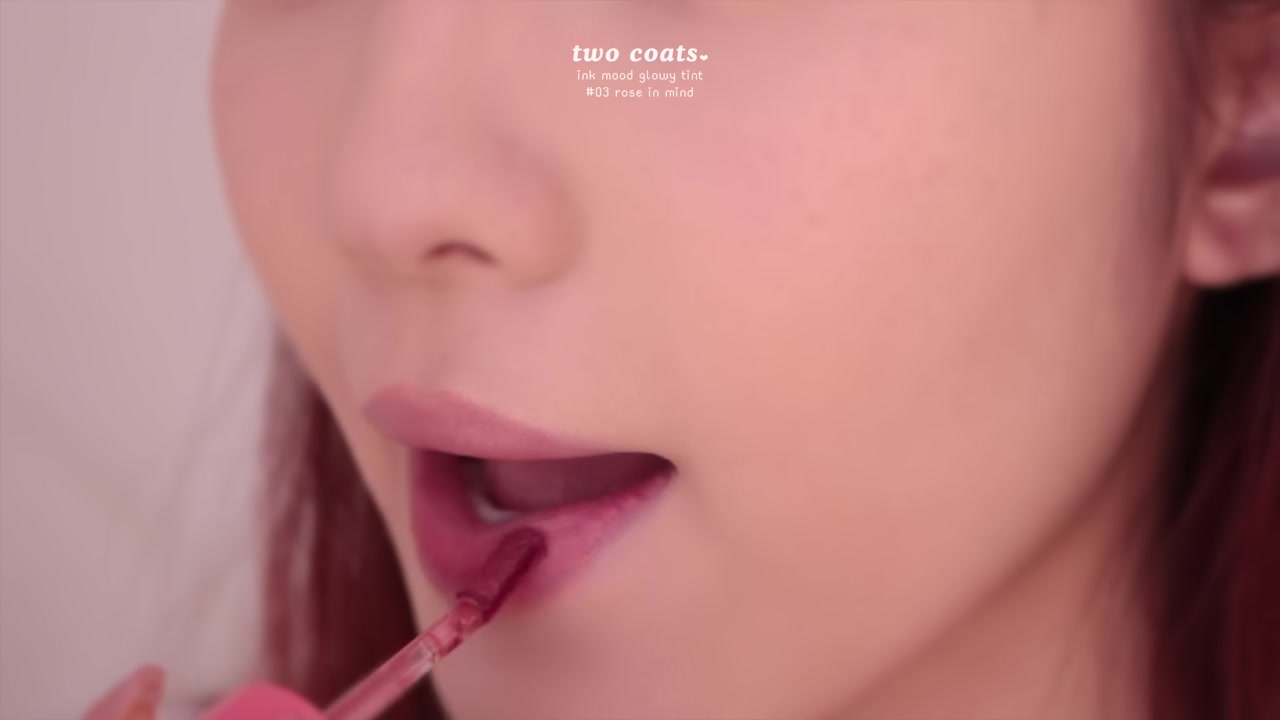 Jessica Vu demonstrating layer the lip tint before contouring
