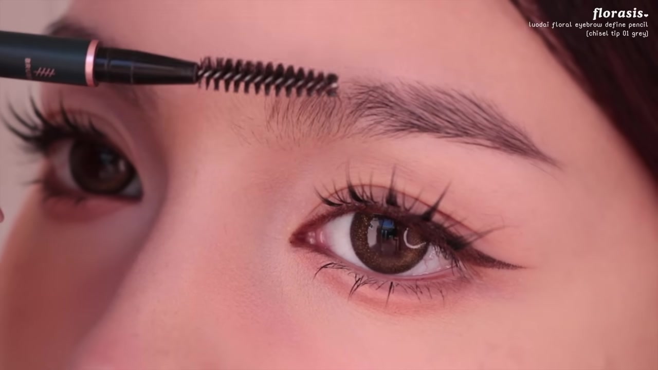 Jessica Vu demonstrating keep the eyebrows light