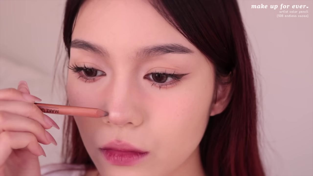 Jessica Vu demonstrating adjust the contour after the eyes are finished