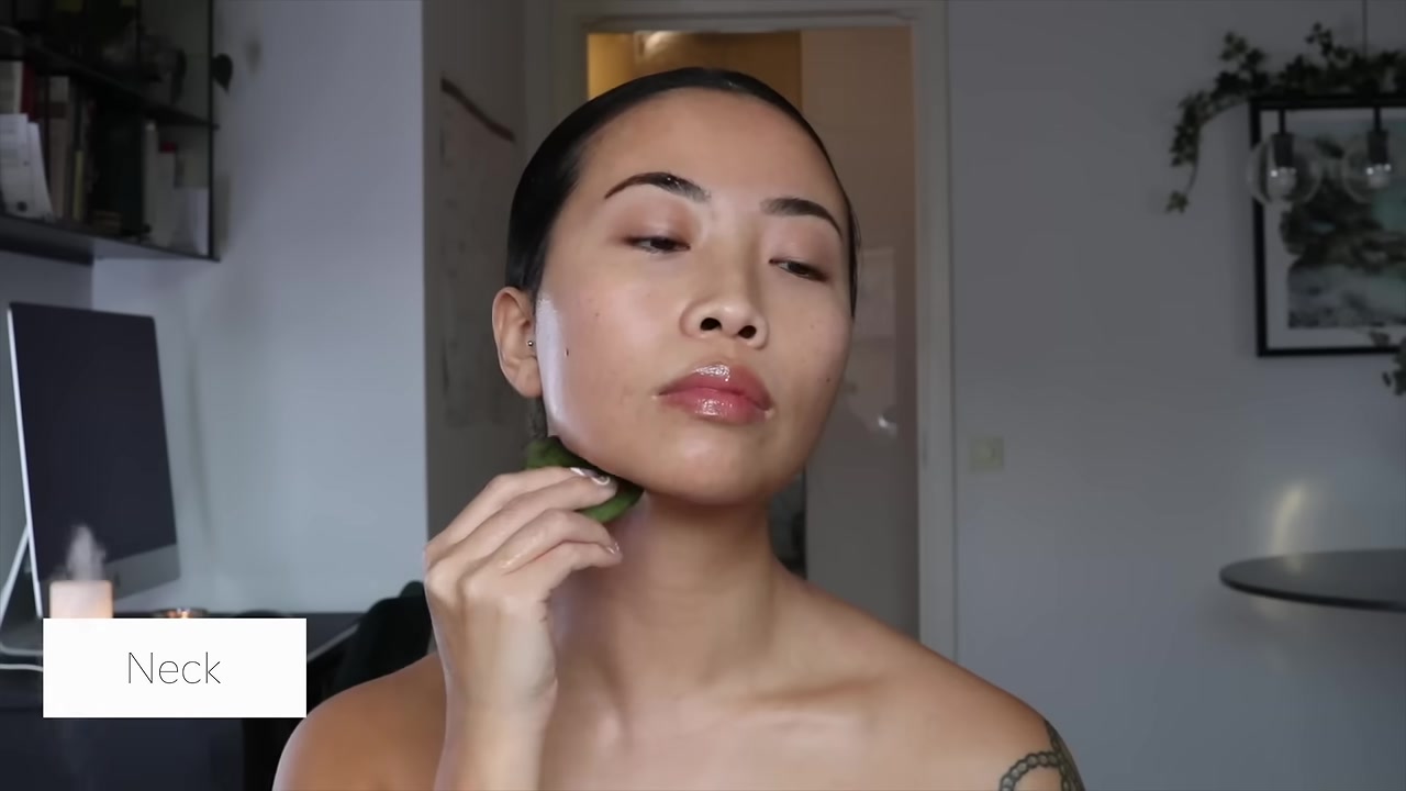 Tina Engeo demonstrating glide up the sides of the neck