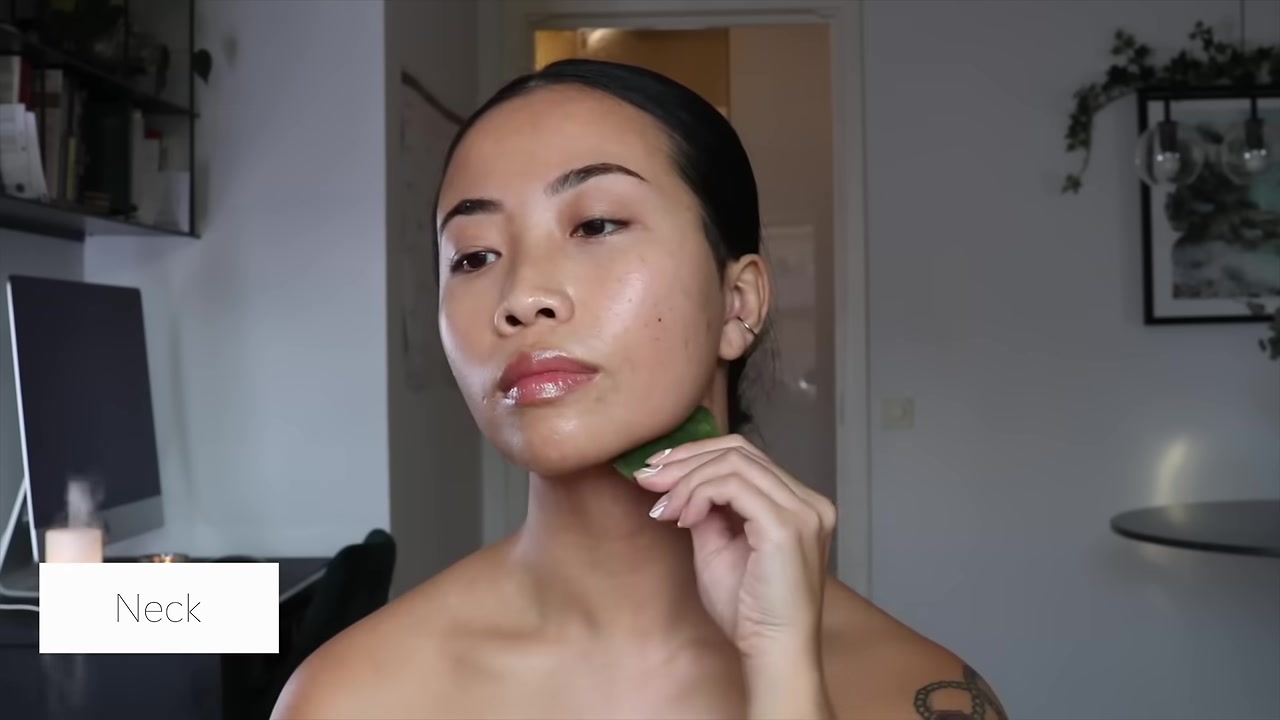 Tina Engeo demonstrating glide up the sides of the neck