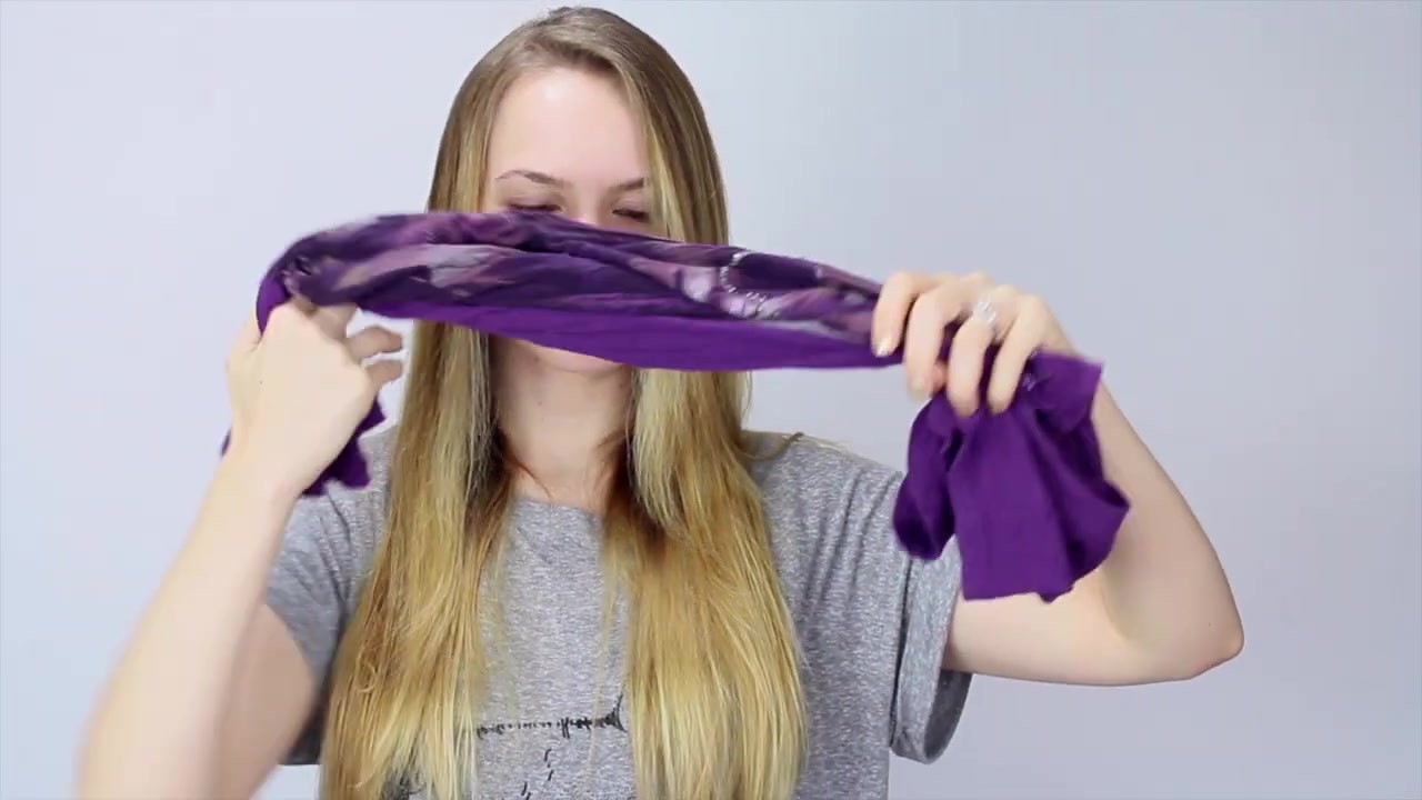The twisted shirt acts as a large, soft roller.