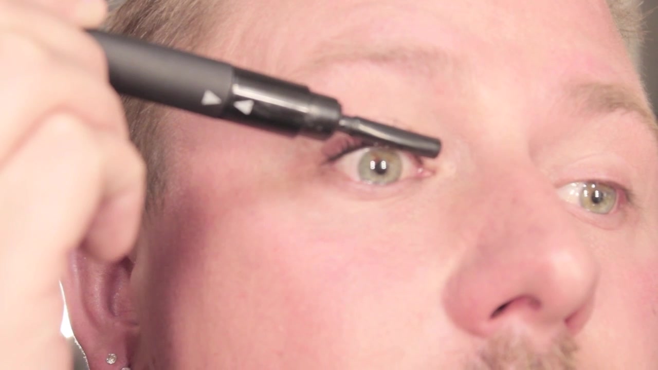Wayne Goss demonstrating finish with an optional lift and highlight