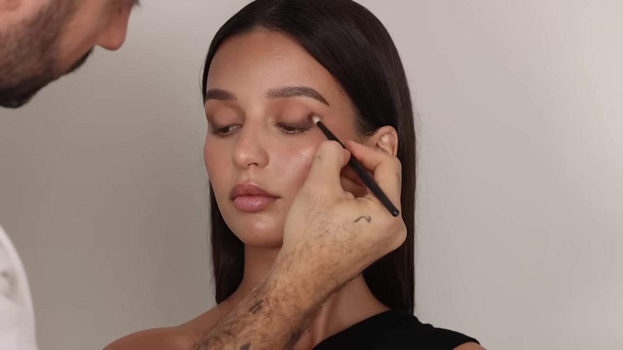 Hindash demonstrating soften the shadow into a gradient