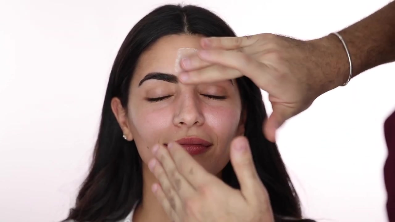 Hindash demonstrating smooth on primer and a little eye cream