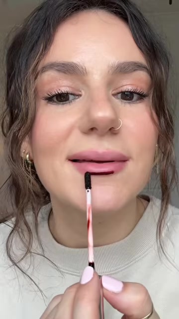 Tania B. Wells demonstrating trace the outside edge with the applicator