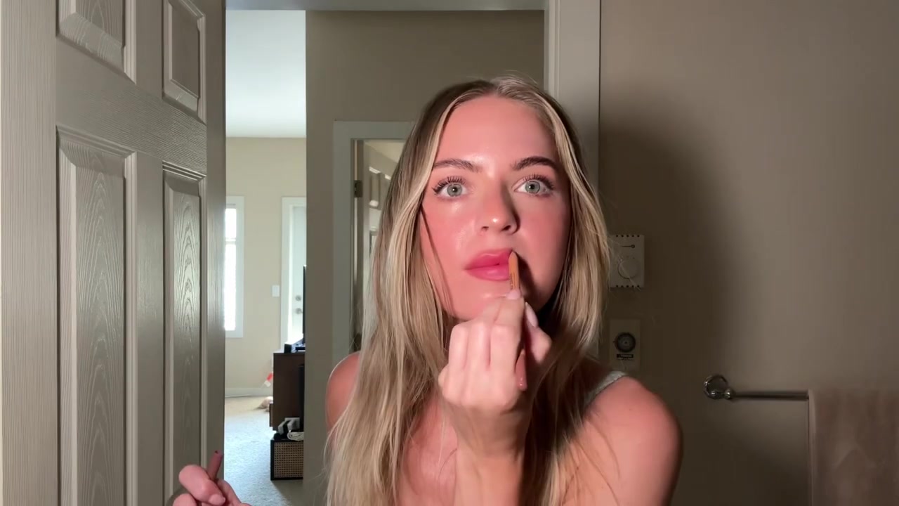 Holly Ward demonstrating finish the lips