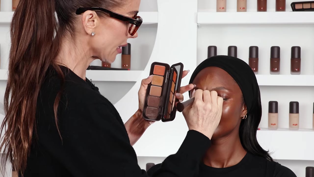 Mary Phillips demonstrating place the cream highlight