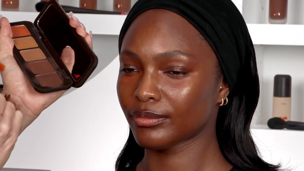 Mary Phillips demonstrating add optional nose and lip contour