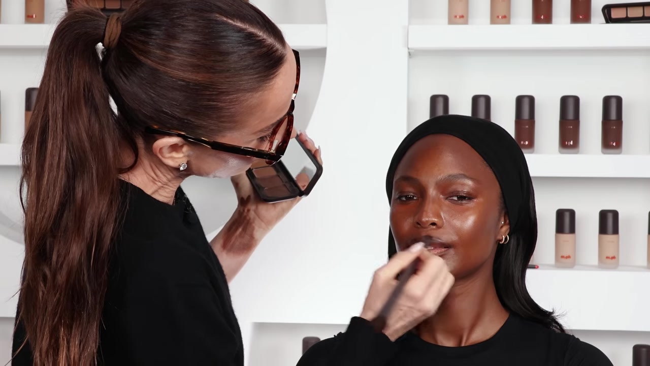Mary Phillips demonstrating add optional nose and lip contour